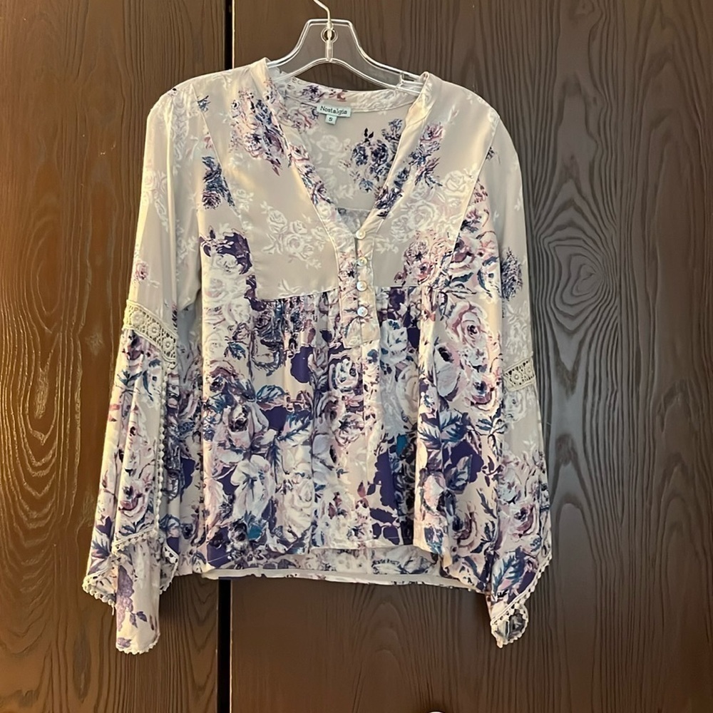 Nostalgia gray boho blouse with purple, pink and blue flower design. Size Small
